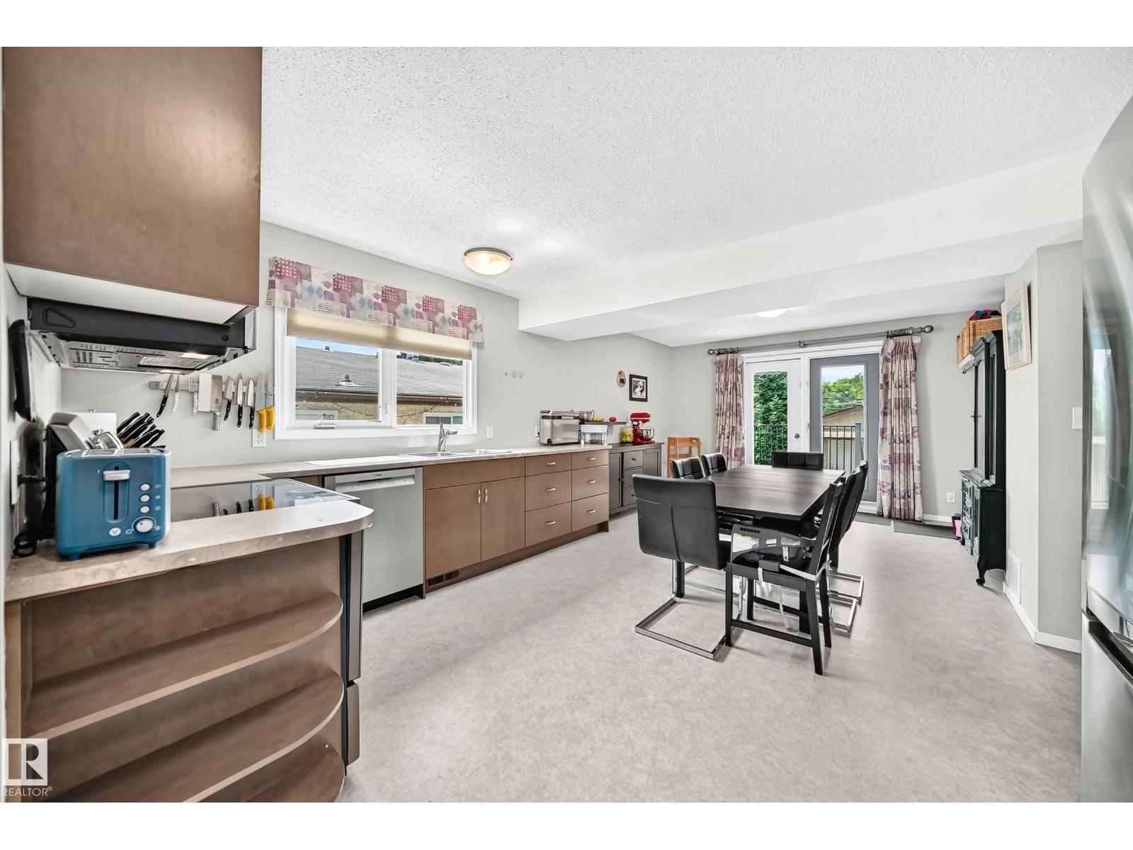 10210 154 ST NW - 6