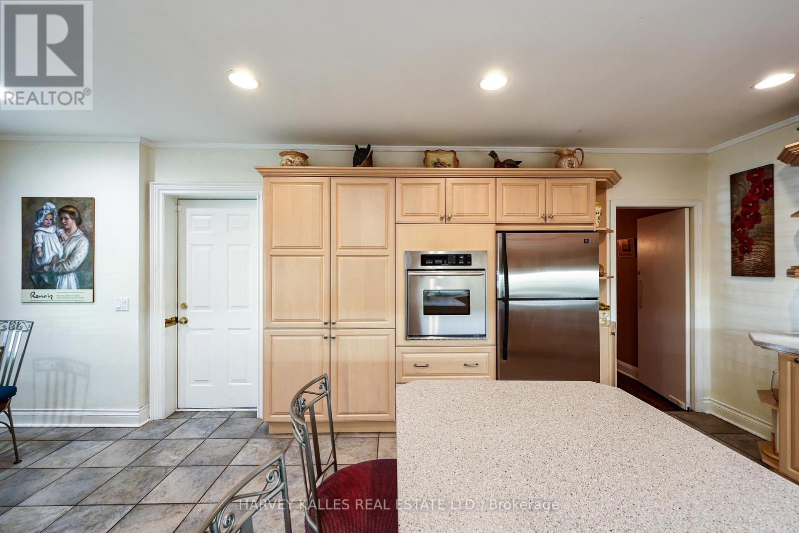 176 OLD YONGE STREET - 21