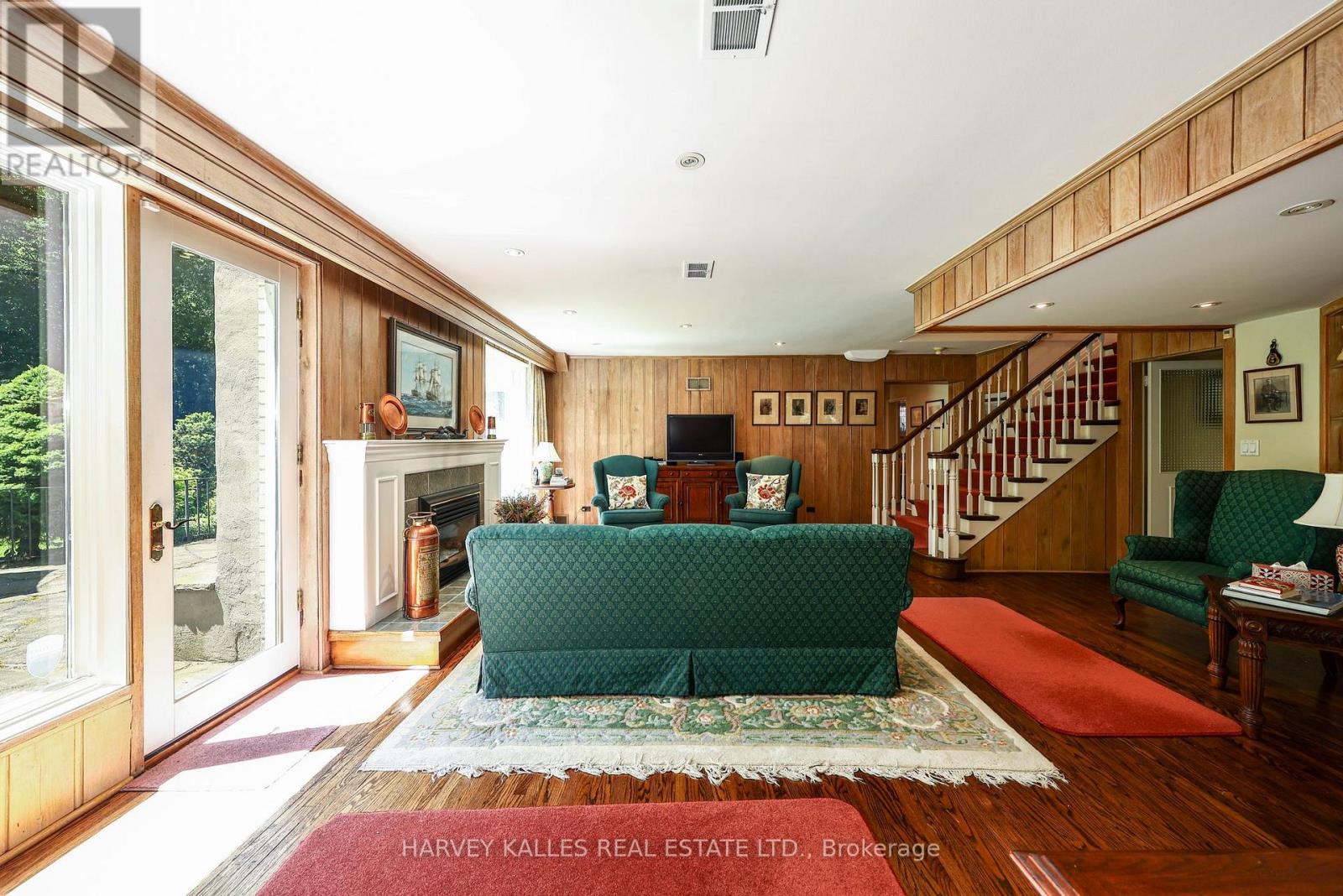 176 OLD YONGE STREET - 33