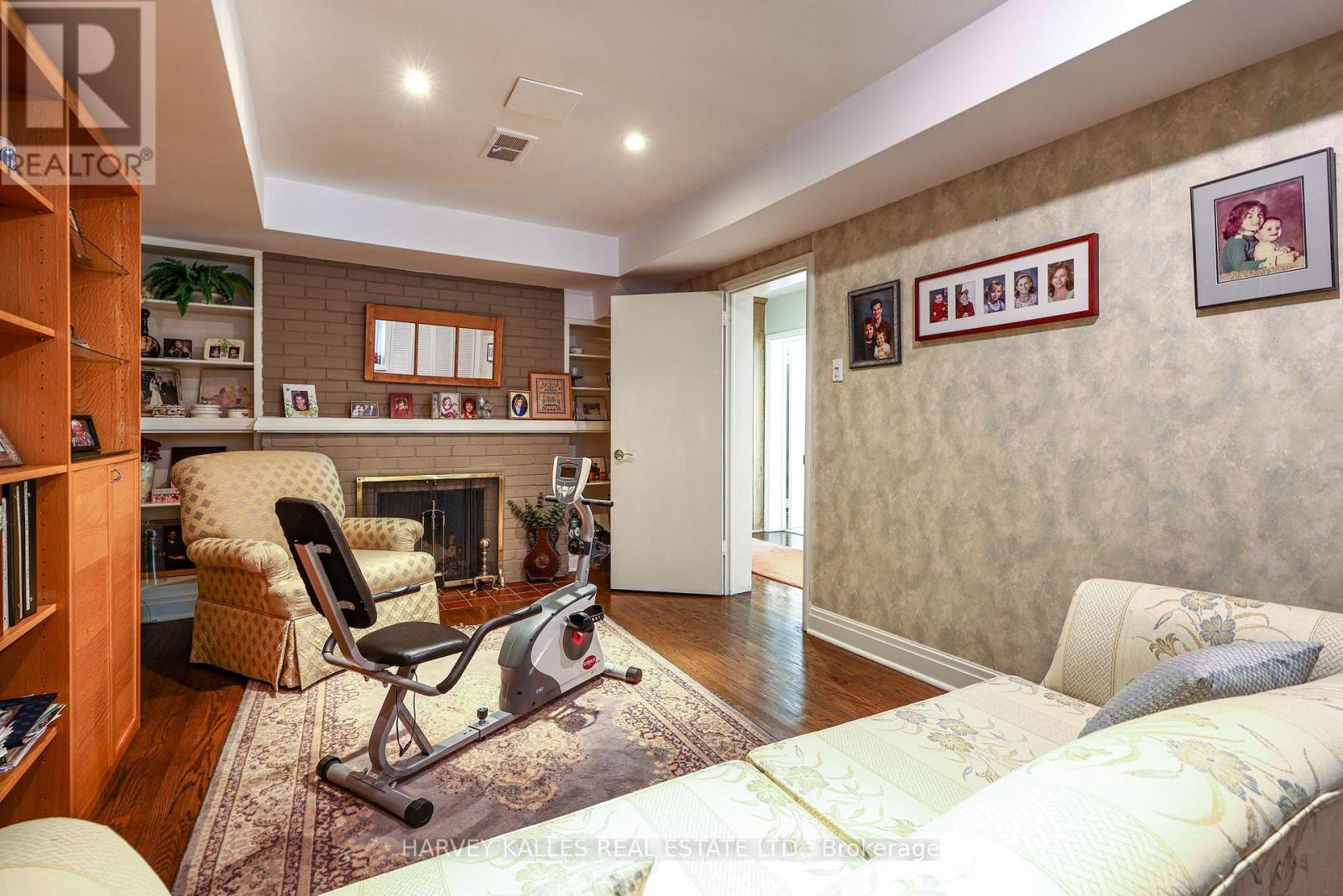 176 OLD YONGE STREET - 40
