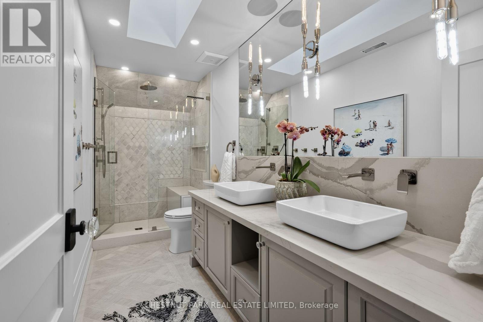 411 KEEWATIN AVENUE - 33