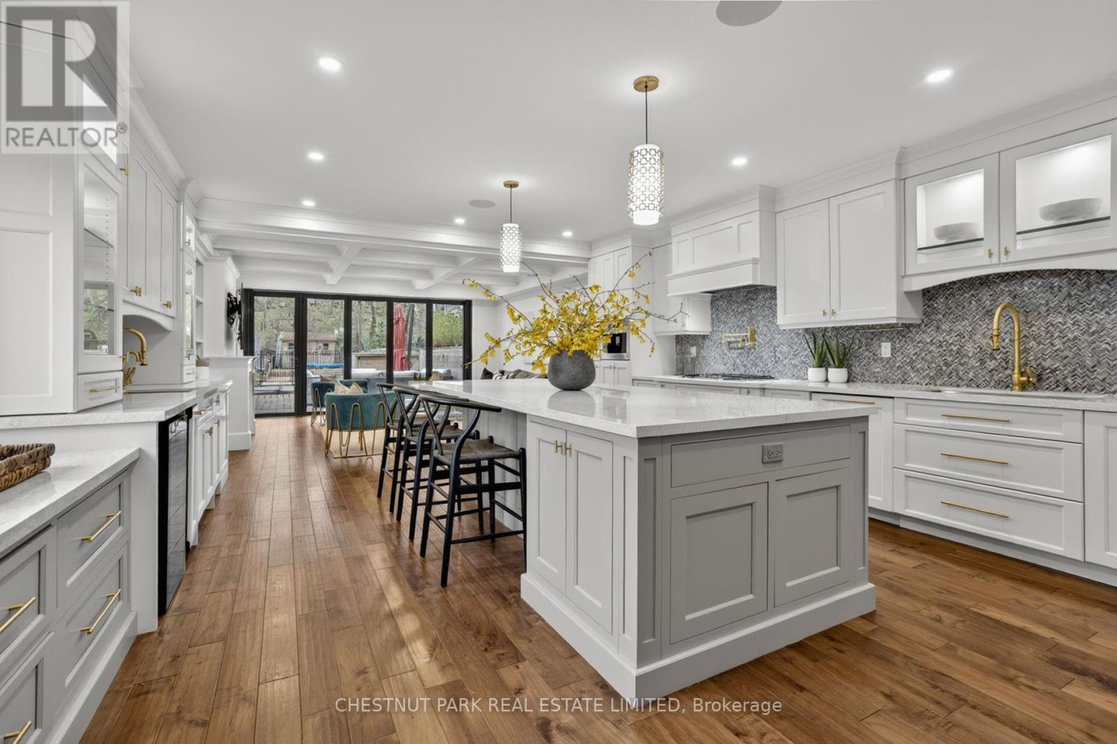 411 KEEWATIN AVENUE - 5