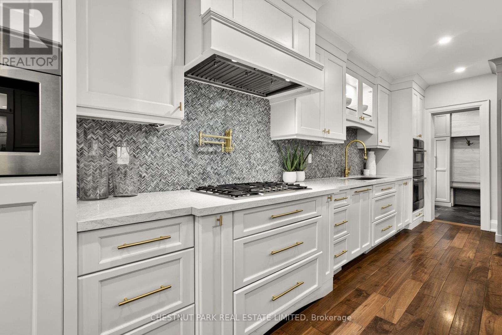 411 KEEWATIN AVENUE - 9