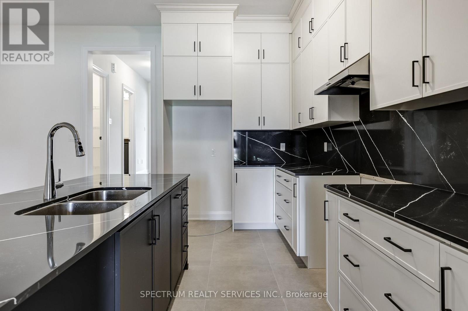 72 ADARIO CRESCENT - 10