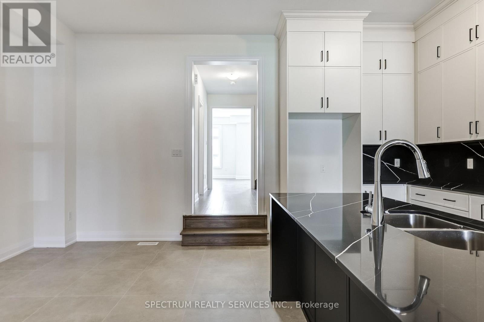 72 ADARIO CRESCENT - 13