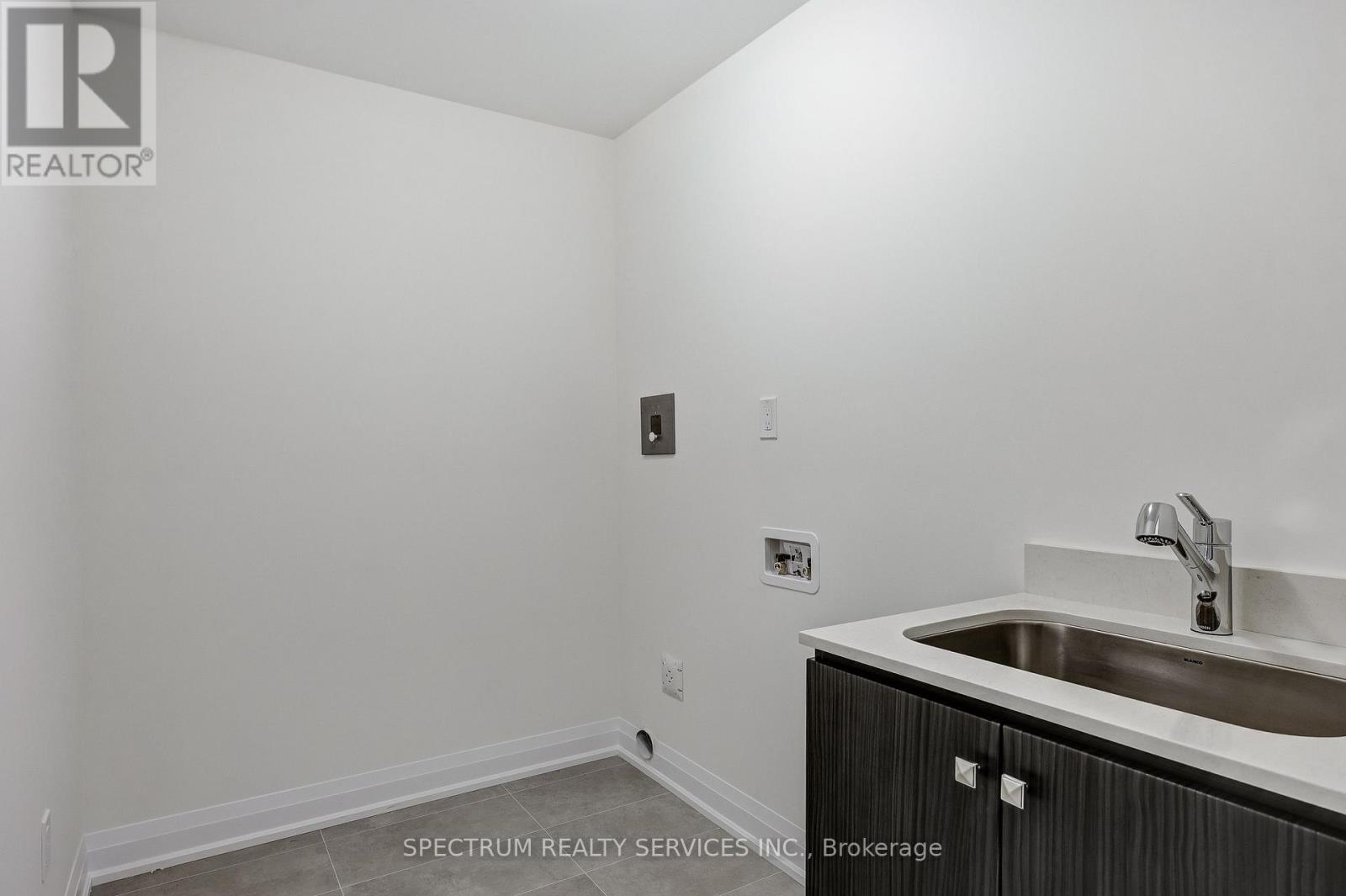72 ADARIO CRESCENT - 24