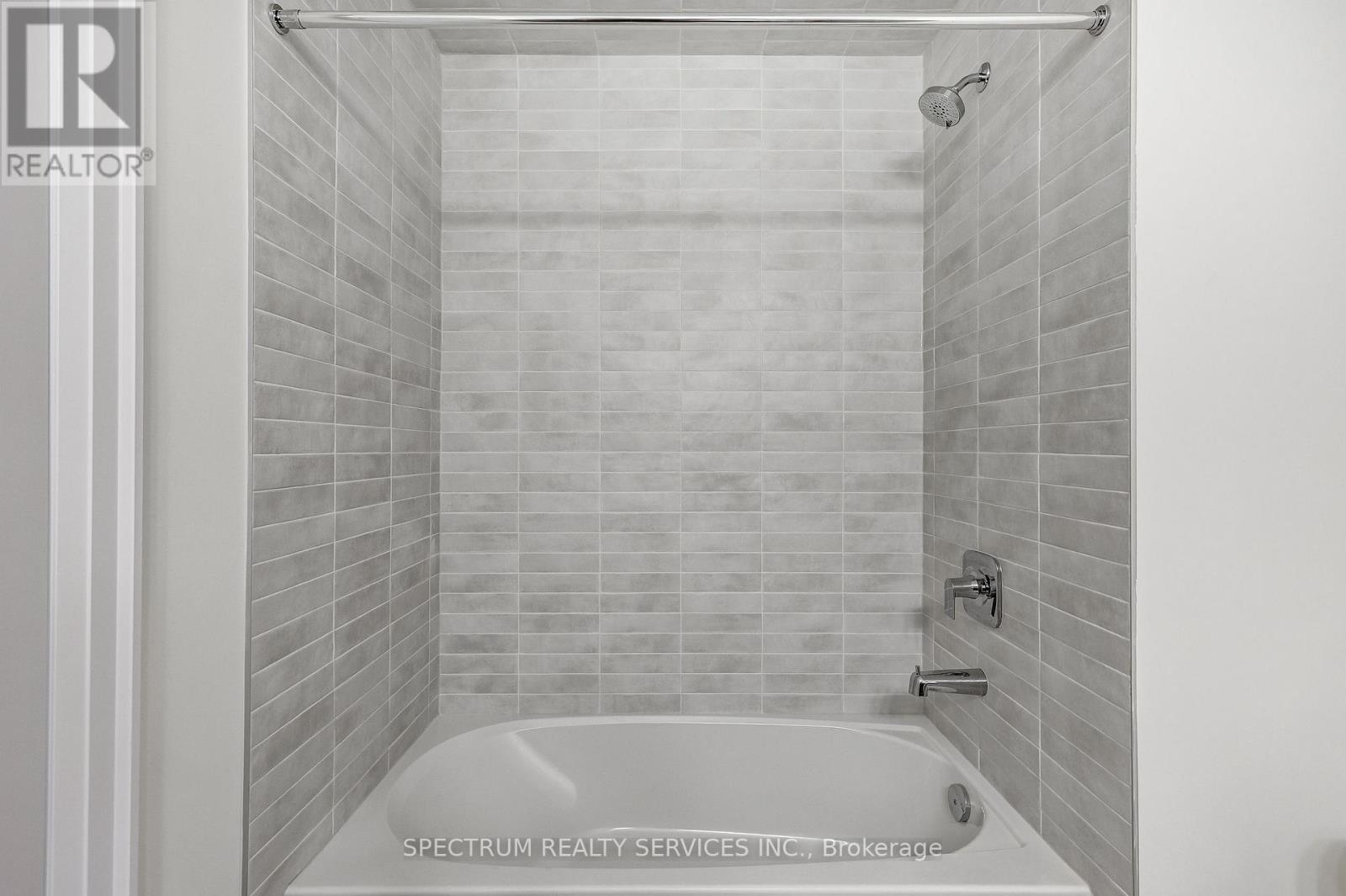 72 ADARIO CRESCENT - 26