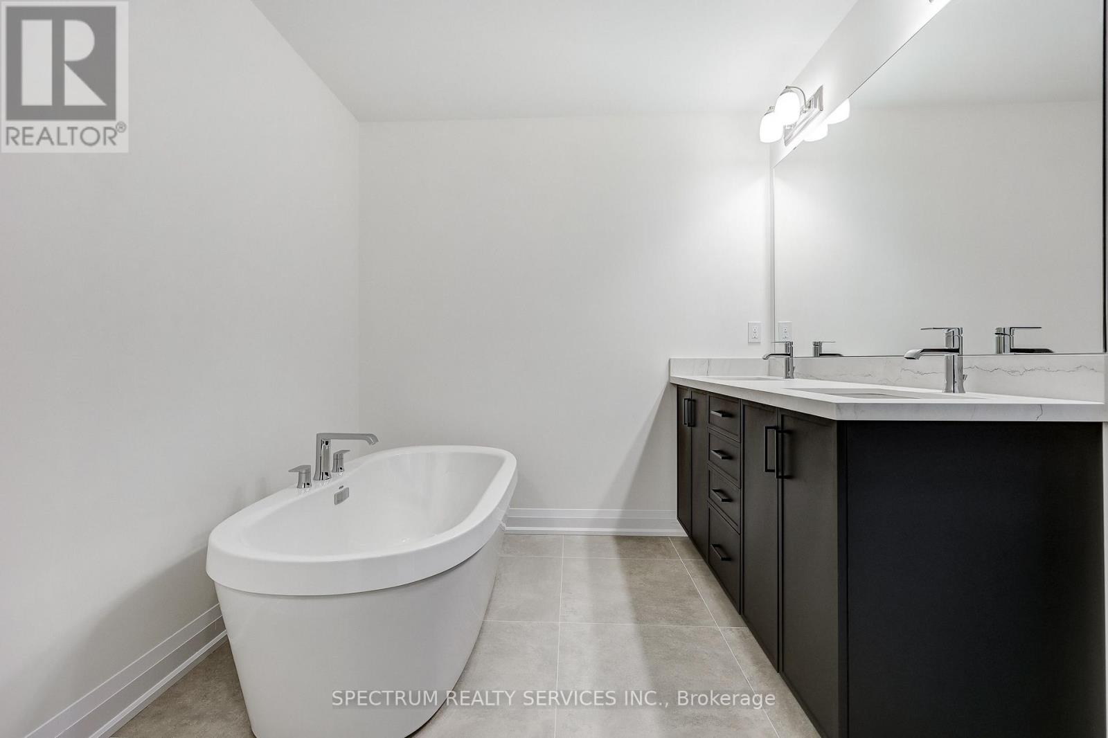 72 ADARIO CRESCENT - 36