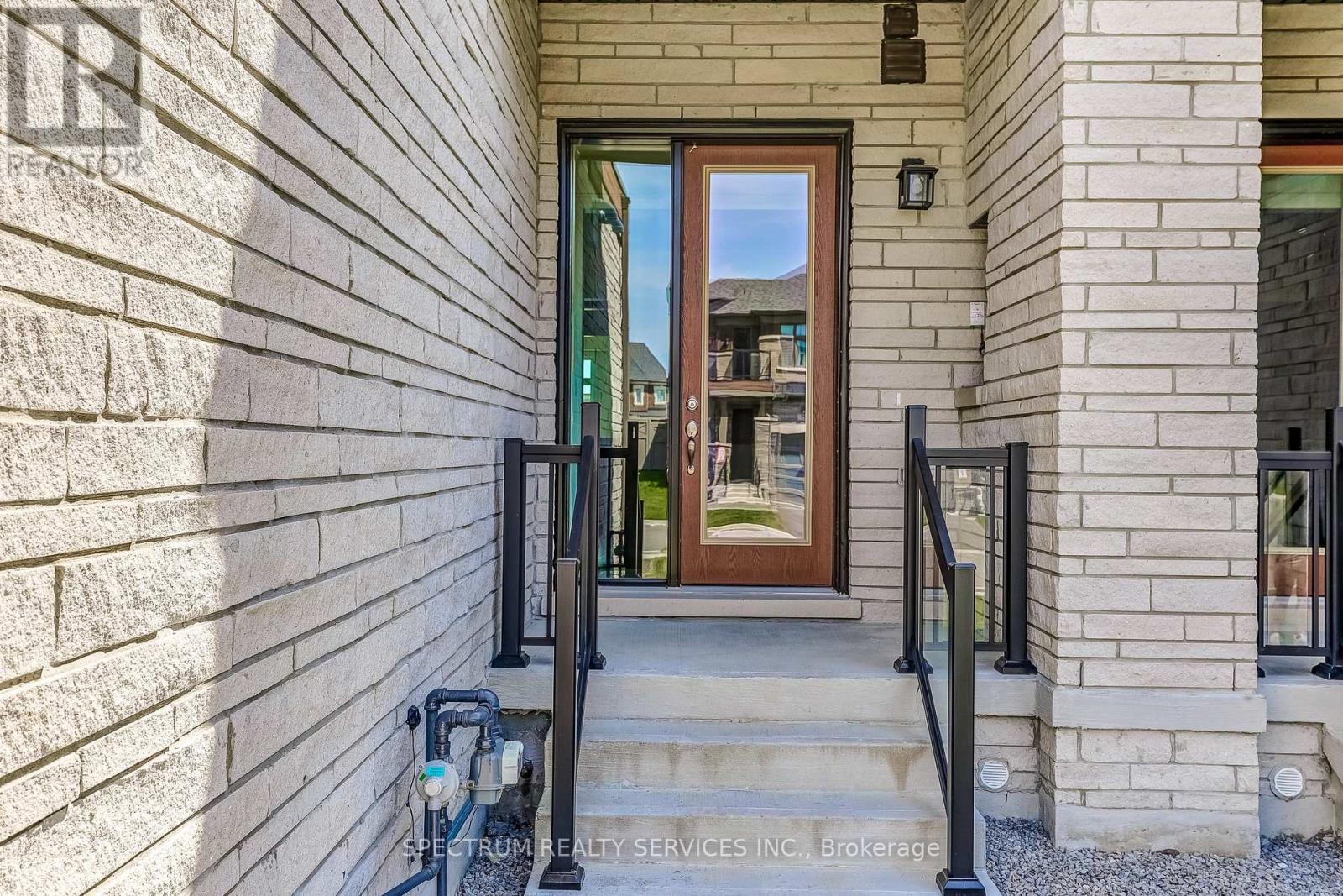 72 ADARIO CRESCENT - 4