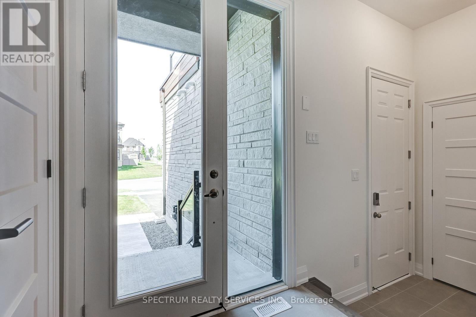 72 ADARIO CRESCENT - 5