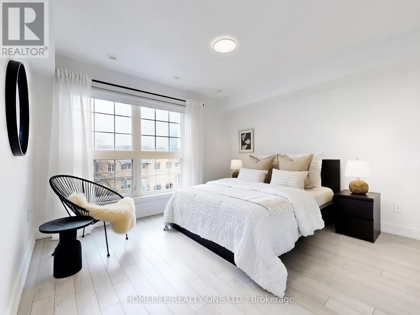 1076 LANSDOWNE AVENUE - 22