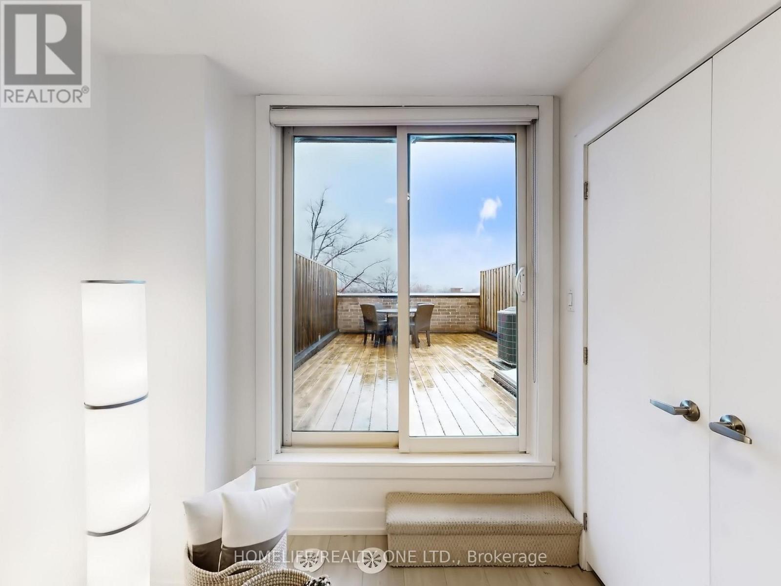 1076 LANSDOWNE AVENUE - 31