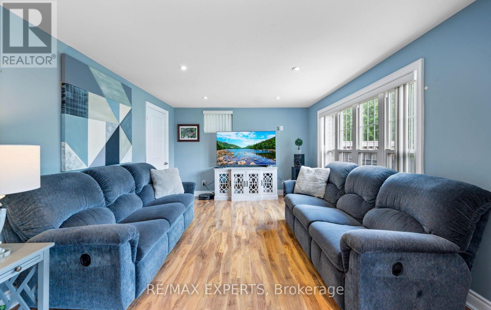 39 PAISLEY GREEN AVENUE - 37