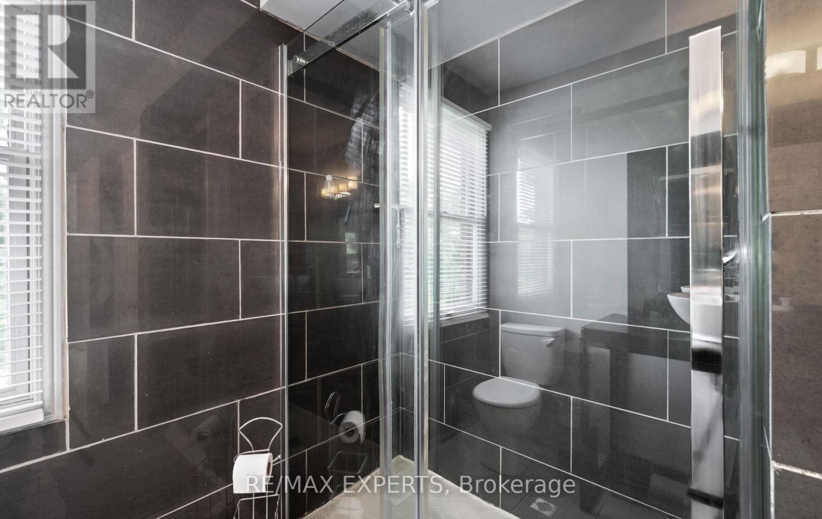 1 GOODFELLOW CRESCENT - 32
