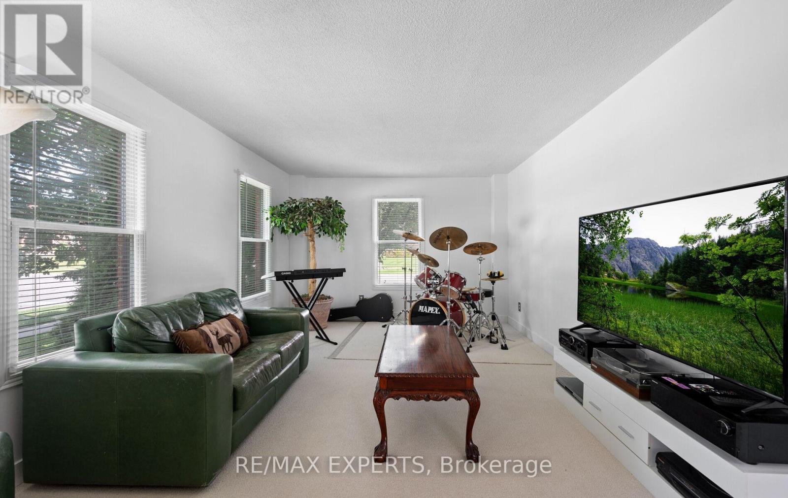 1 GOODFELLOW CRESCENT - 7