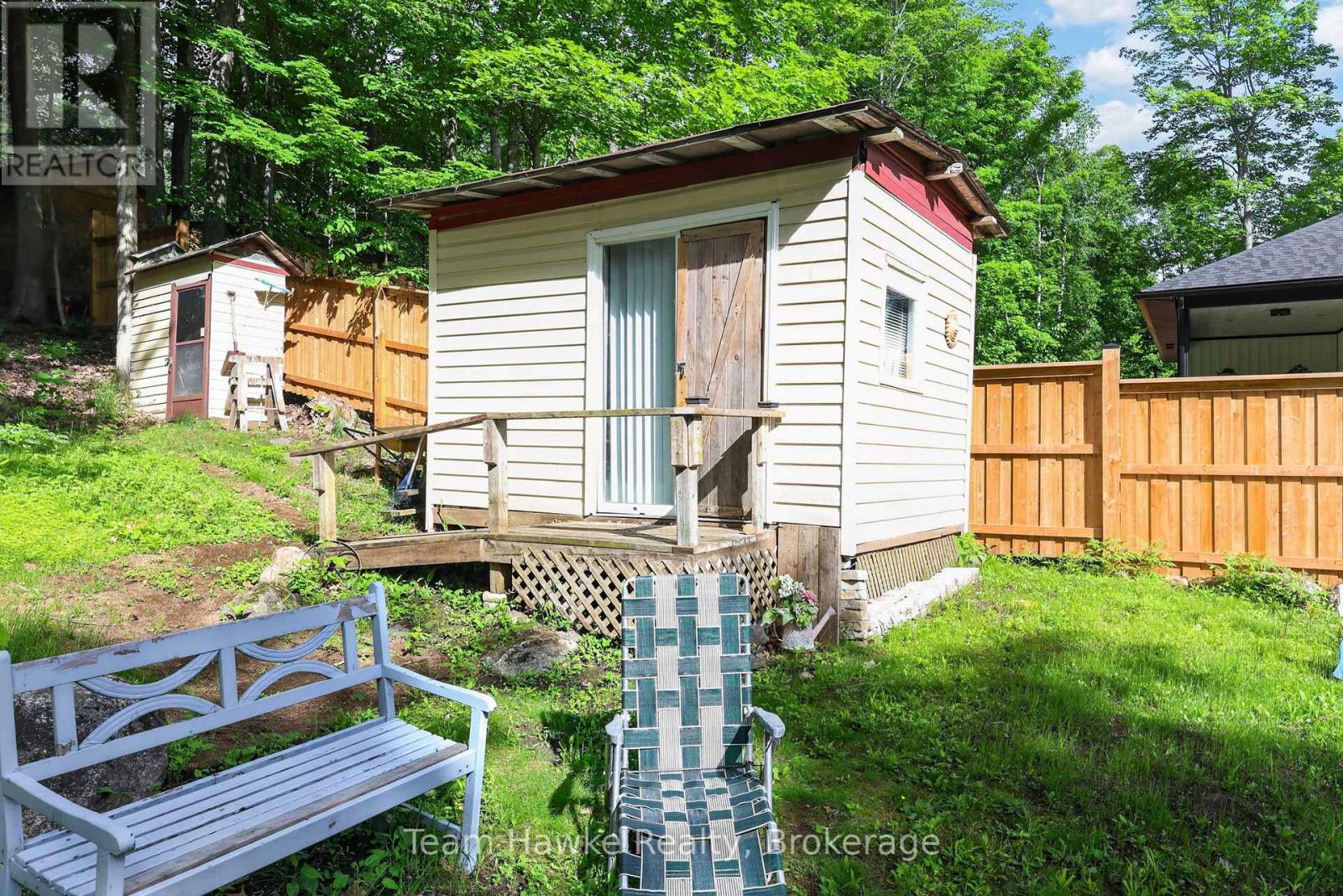 48 MCARTHUR DRIVE - 16