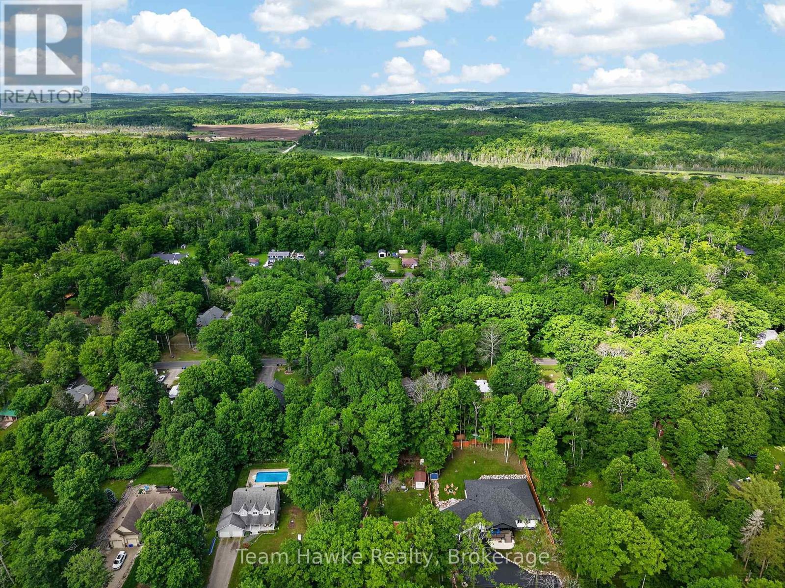 48 MCARTHUR DRIVE - 24
