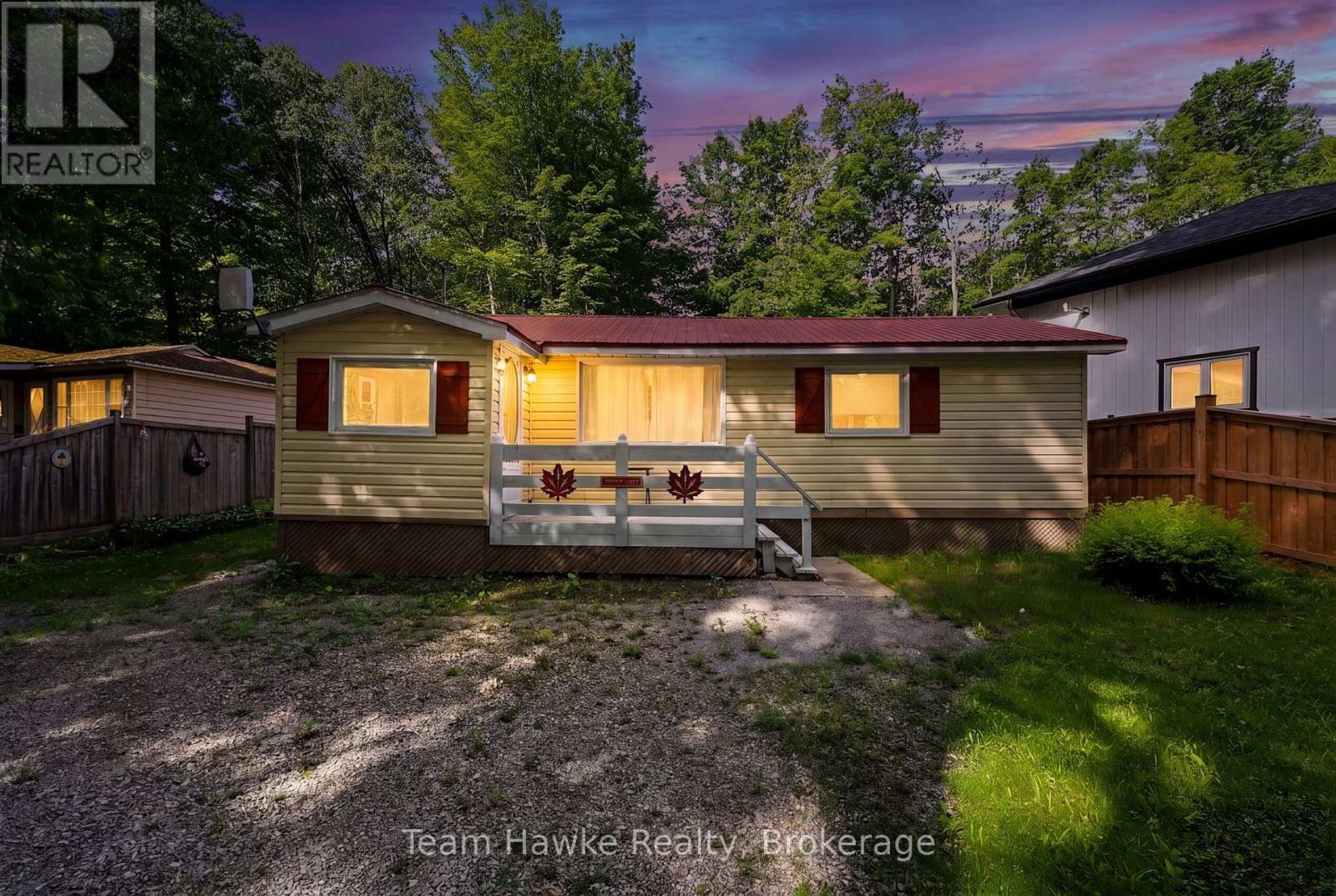 48 MCARTHUR DRIVE - 27