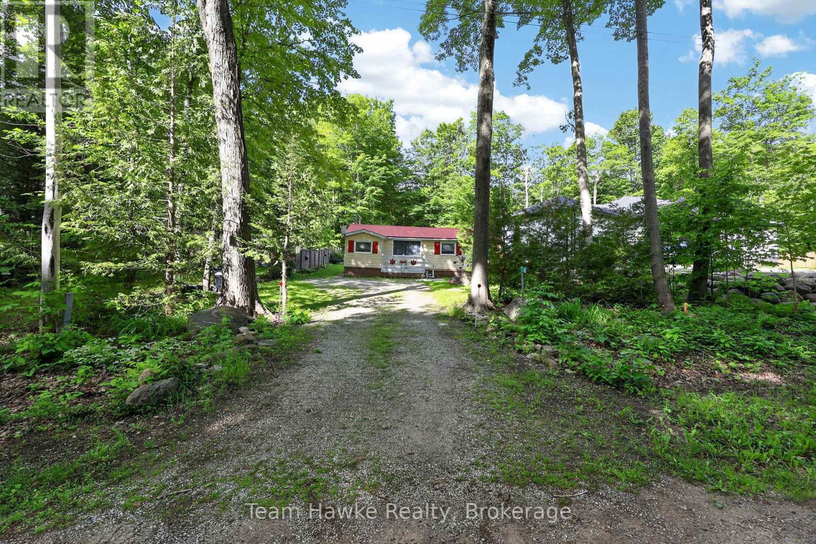 48 MCARTHUR DRIVE - 3