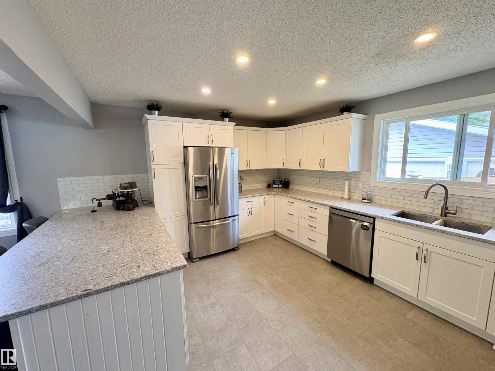 41 ABBEY CR — photo 13