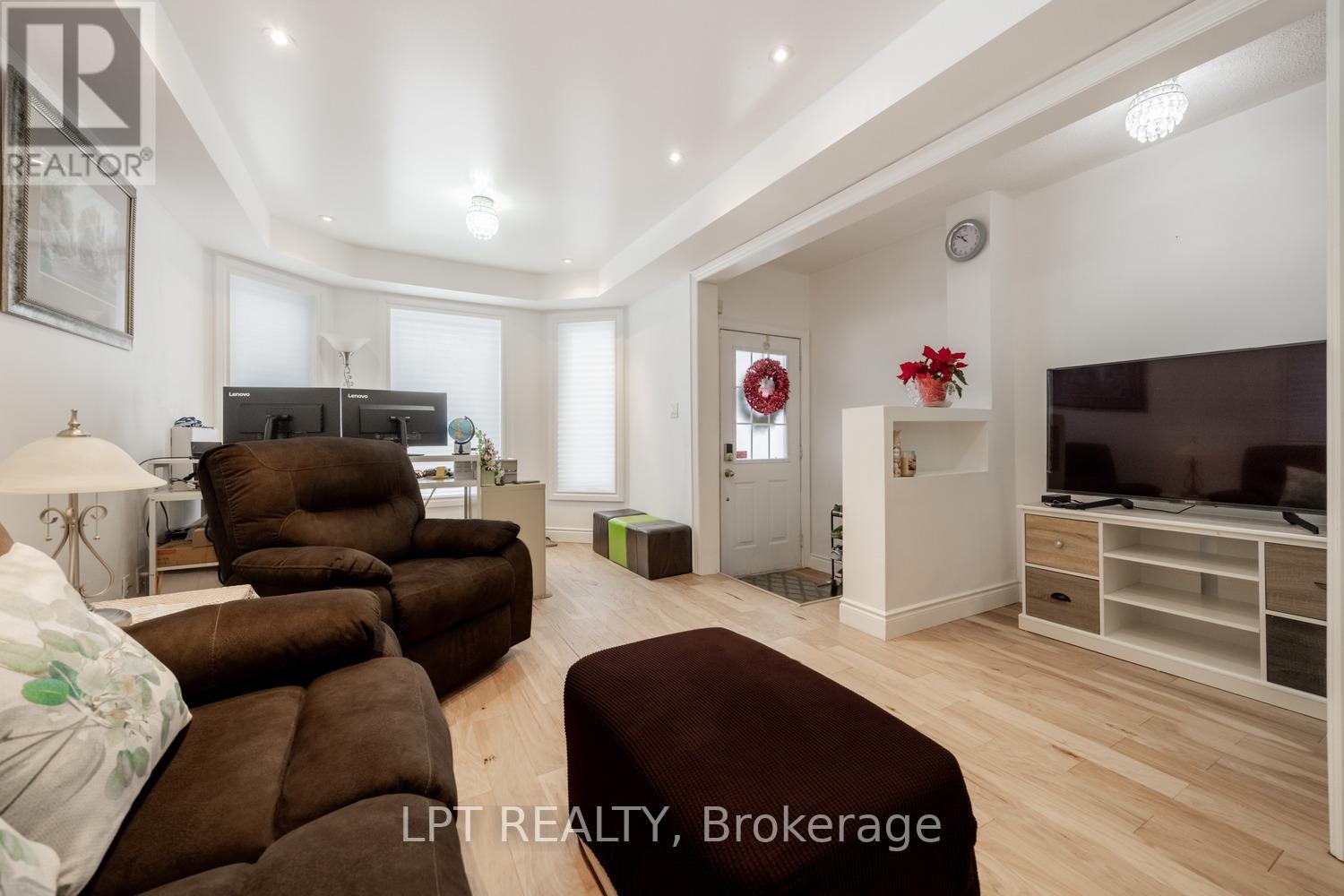3040 BENTLEY DRIVE - 12