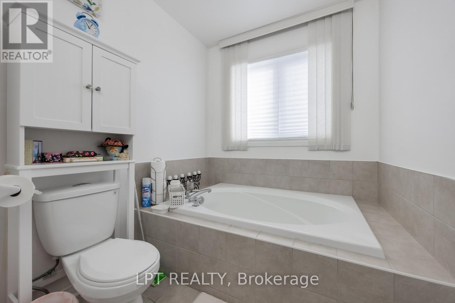 3040 BENTLEY DRIVE - 18