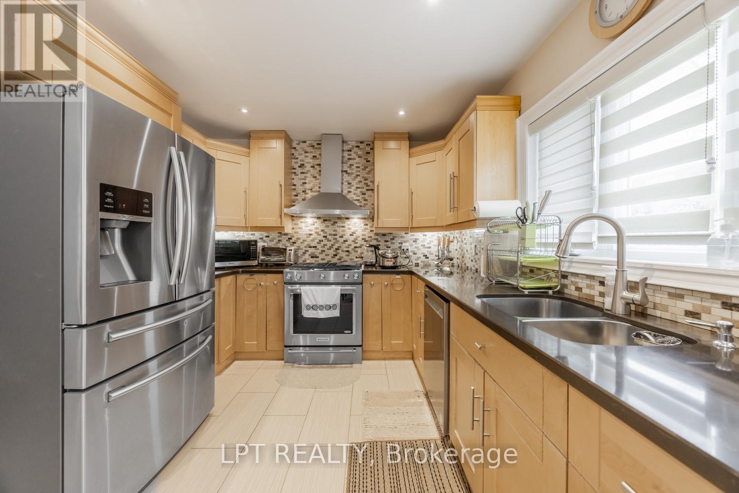 3040 BENTLEY DRIVE - 5