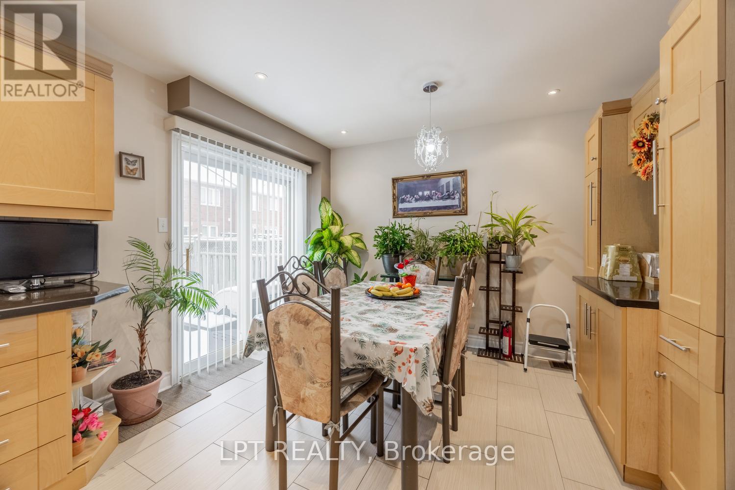 3040 BENTLEY DRIVE - 3