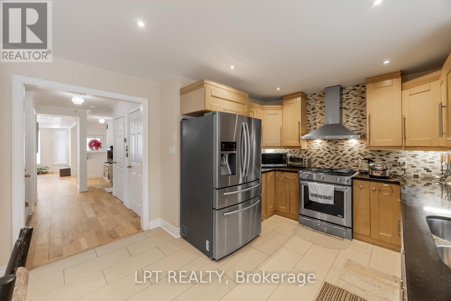 3040 BENTLEY DRIVE - 7