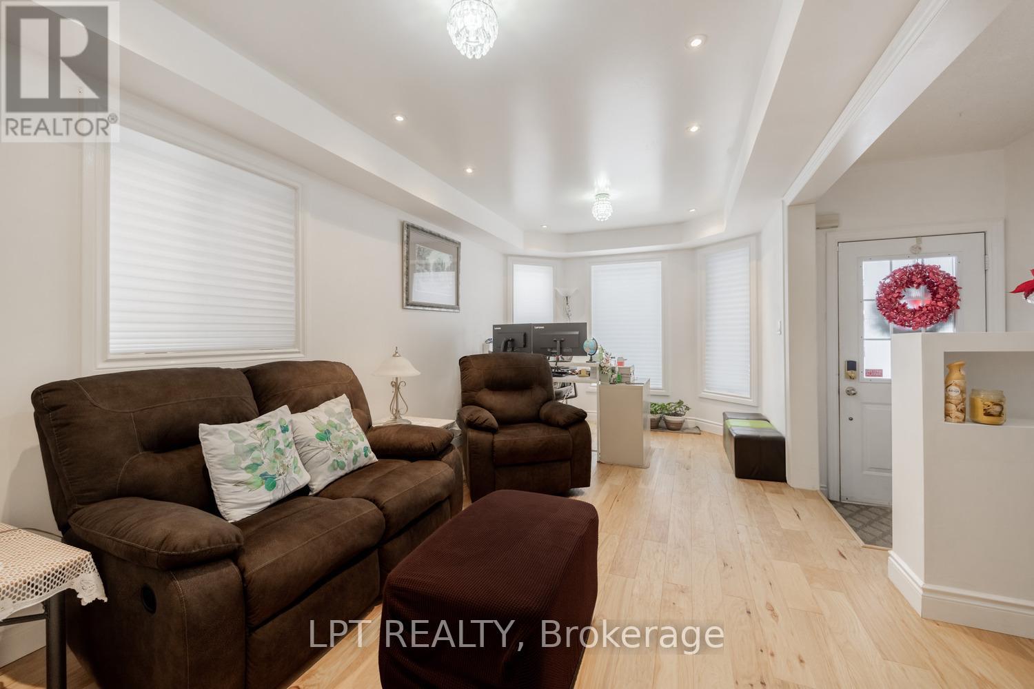 3040 BENTLEY DRIVE - 13
