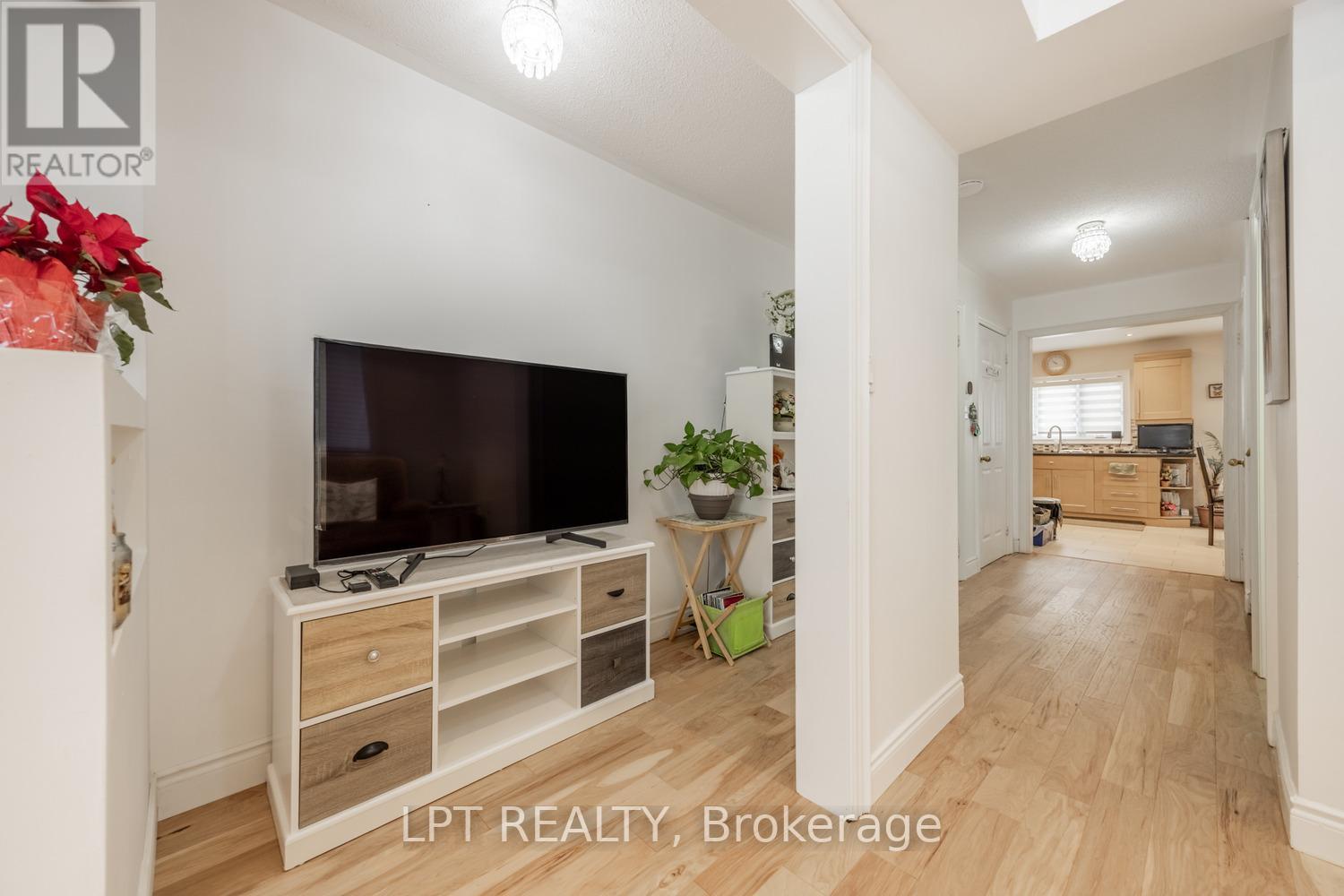 3040 BENTLEY DRIVE - 8