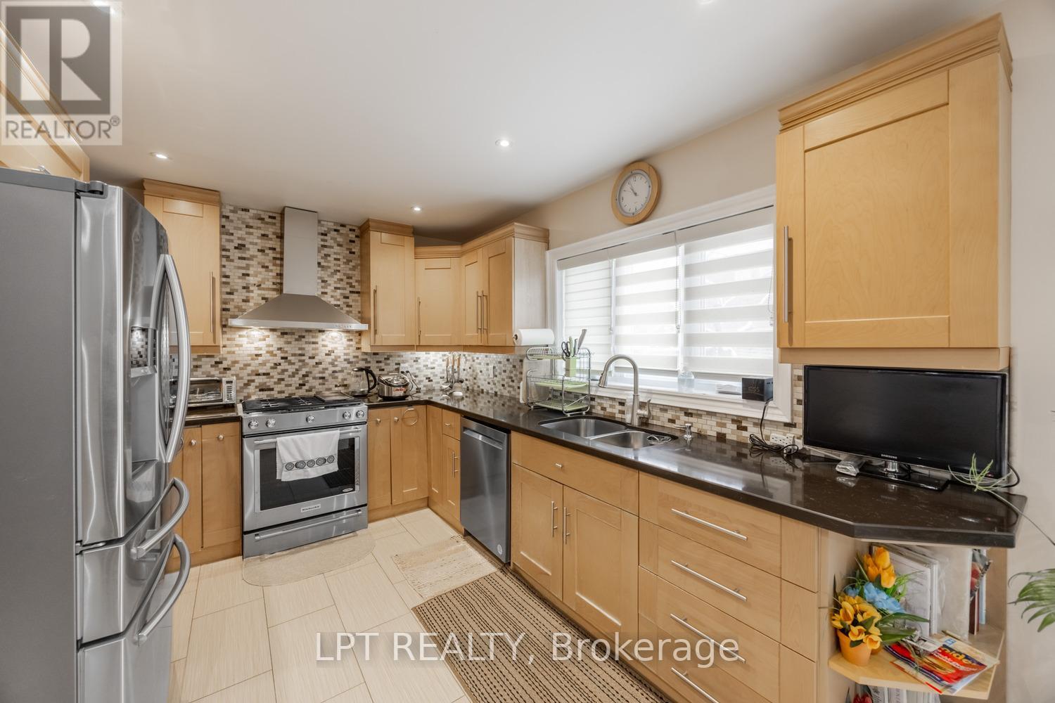 3040 BENTLEY DRIVE - 6