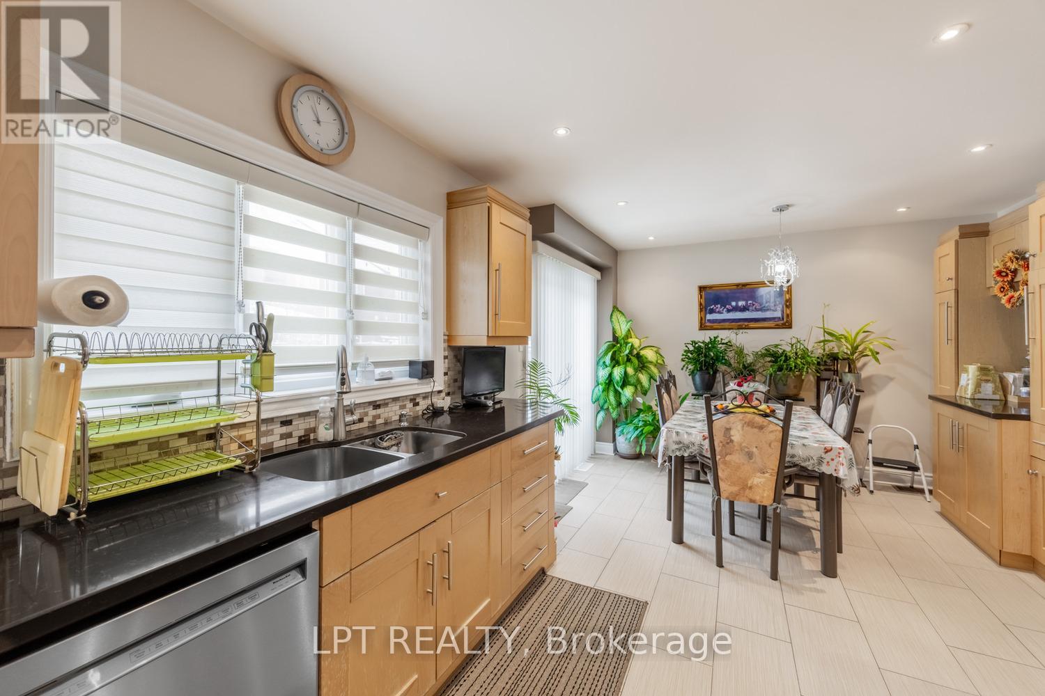 3040 BENTLEY DRIVE - 4