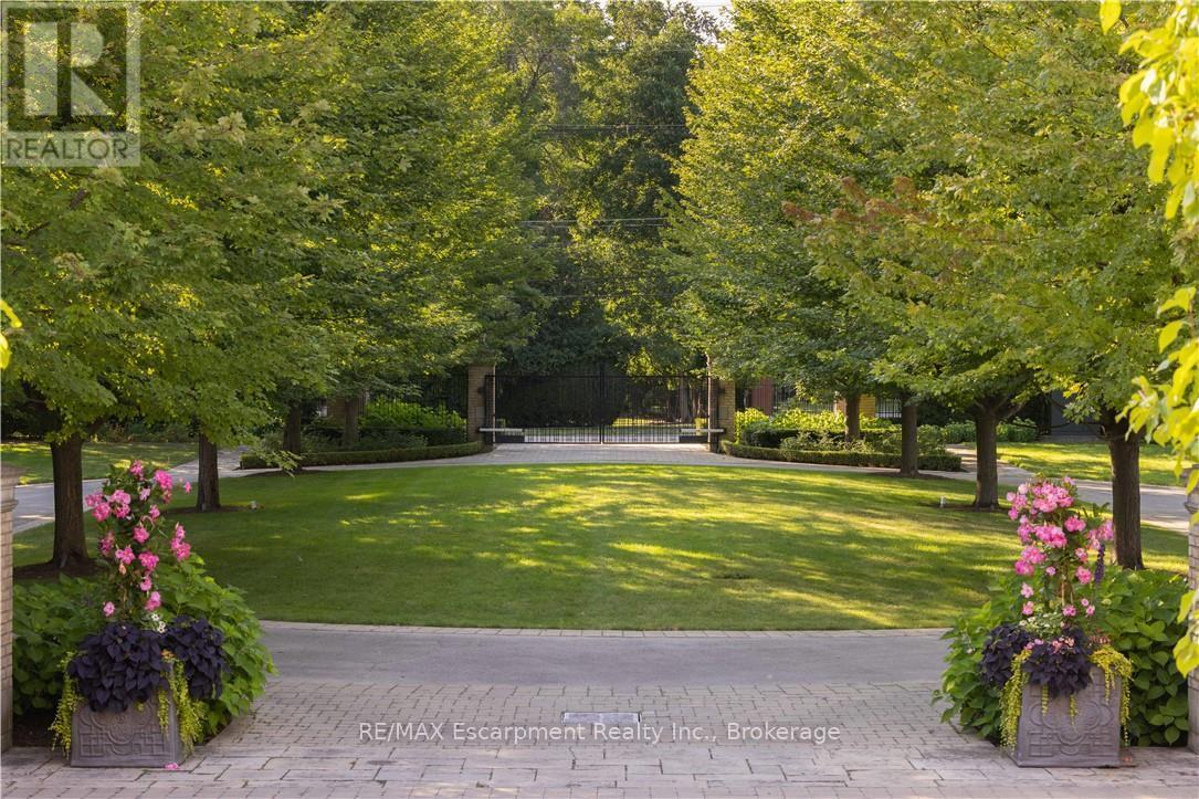 2054 LAKESHORE ROAD E - 2