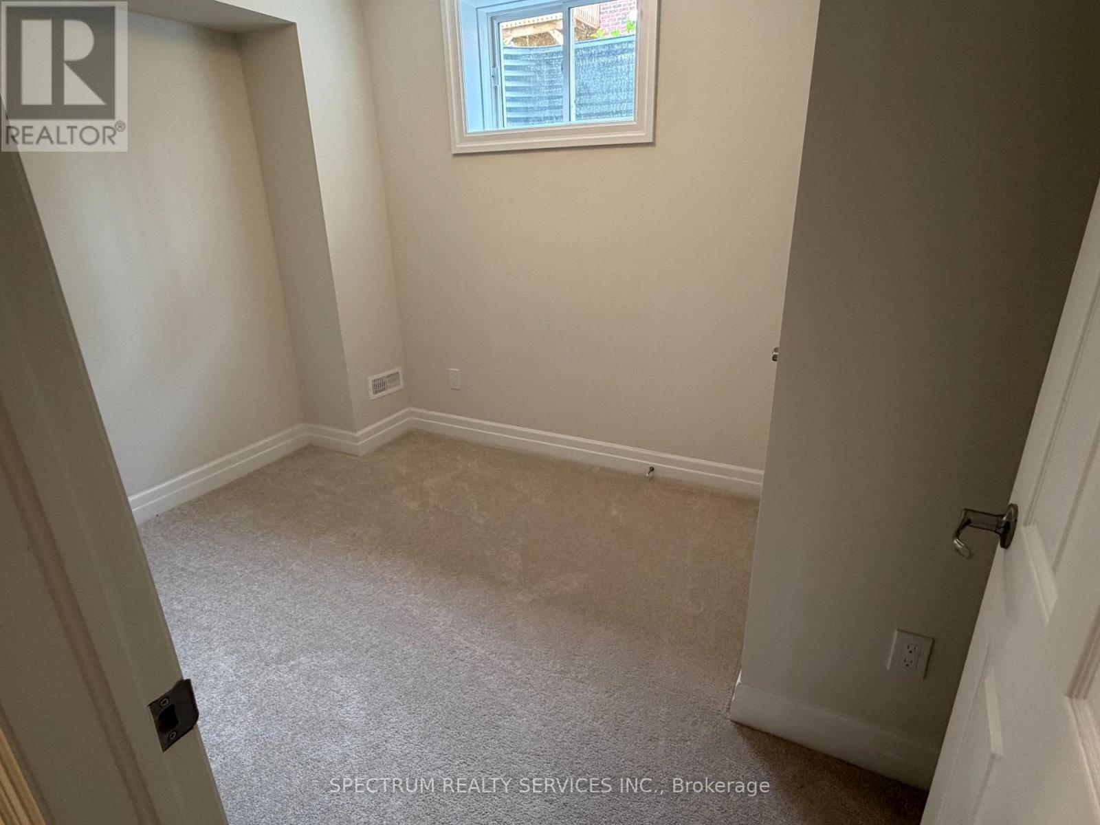 #51 620 COLBORNE STREET W - 3