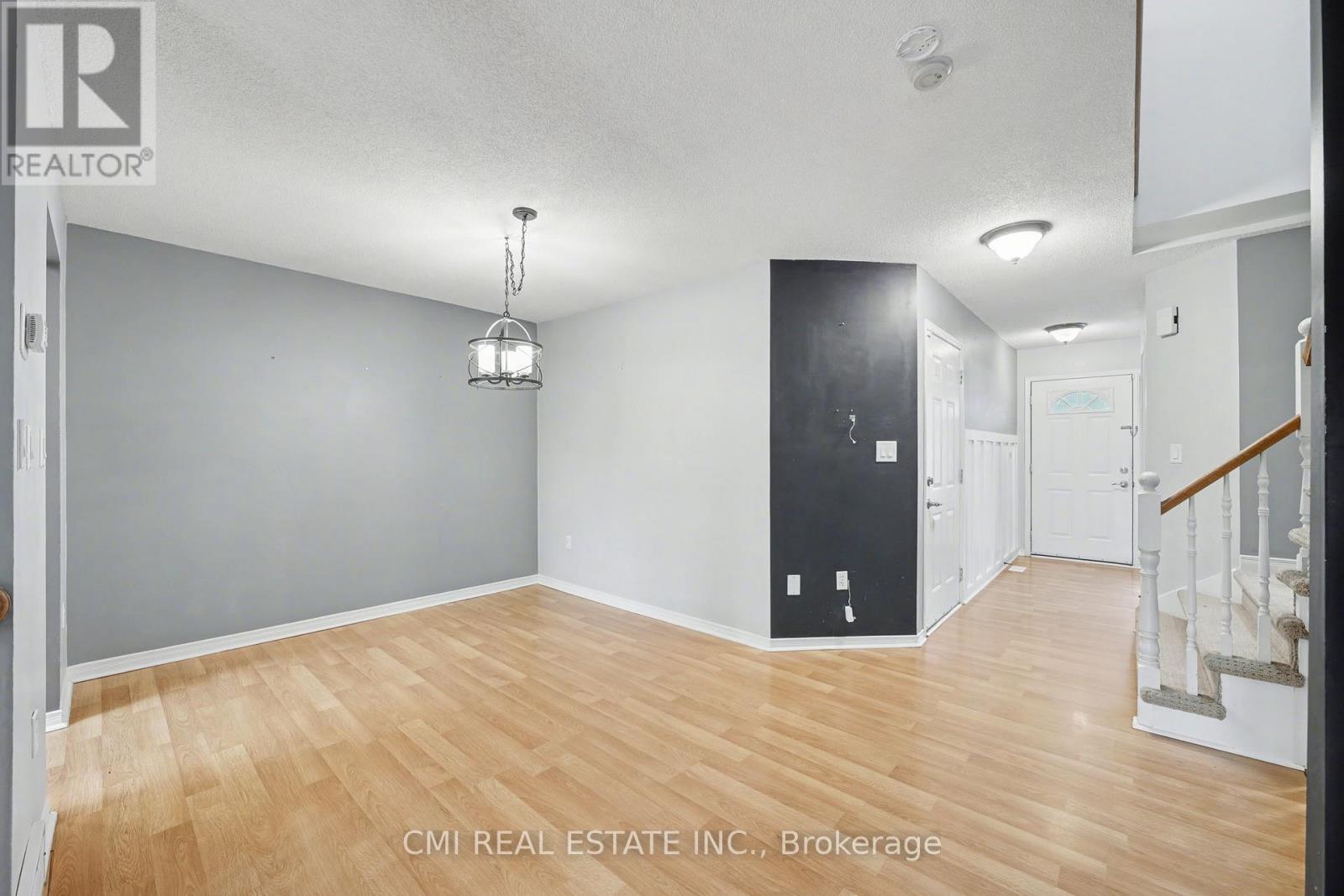 #3 5070 DRUMMOND ROAD - 11