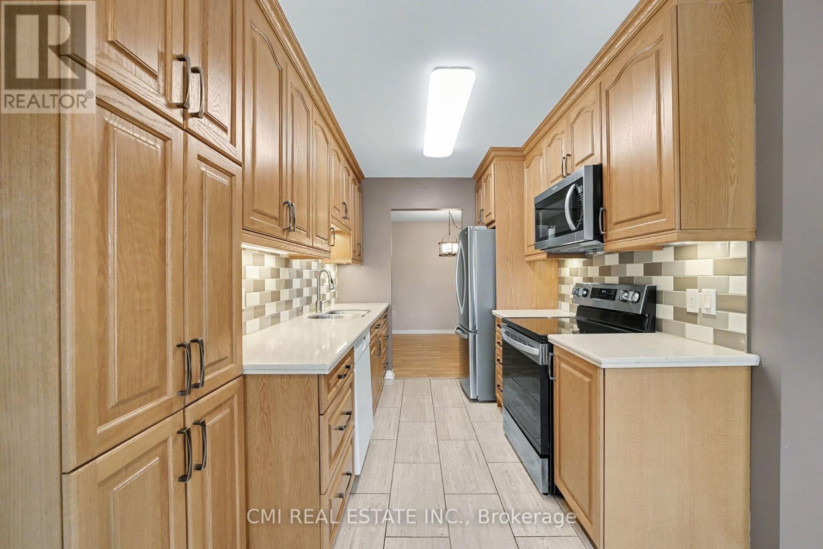 #3 5070 DRUMMOND ROAD - 13