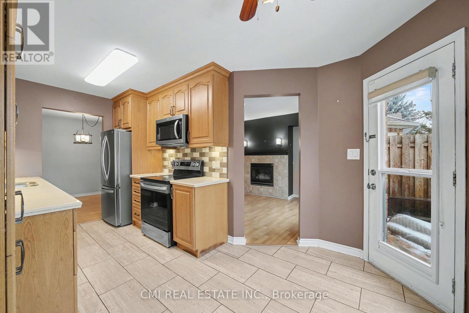 #3 5070 DRUMMOND ROAD - 15