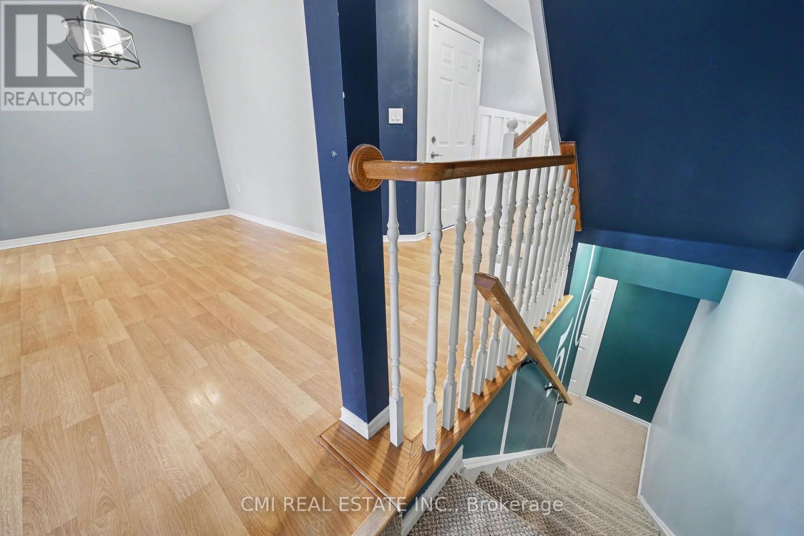 #3 5070 DRUMMOND ROAD - 17