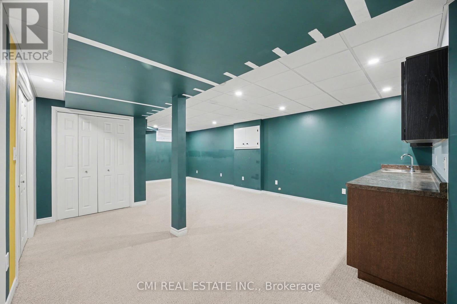 #3 5070 DRUMMOND ROAD - 32