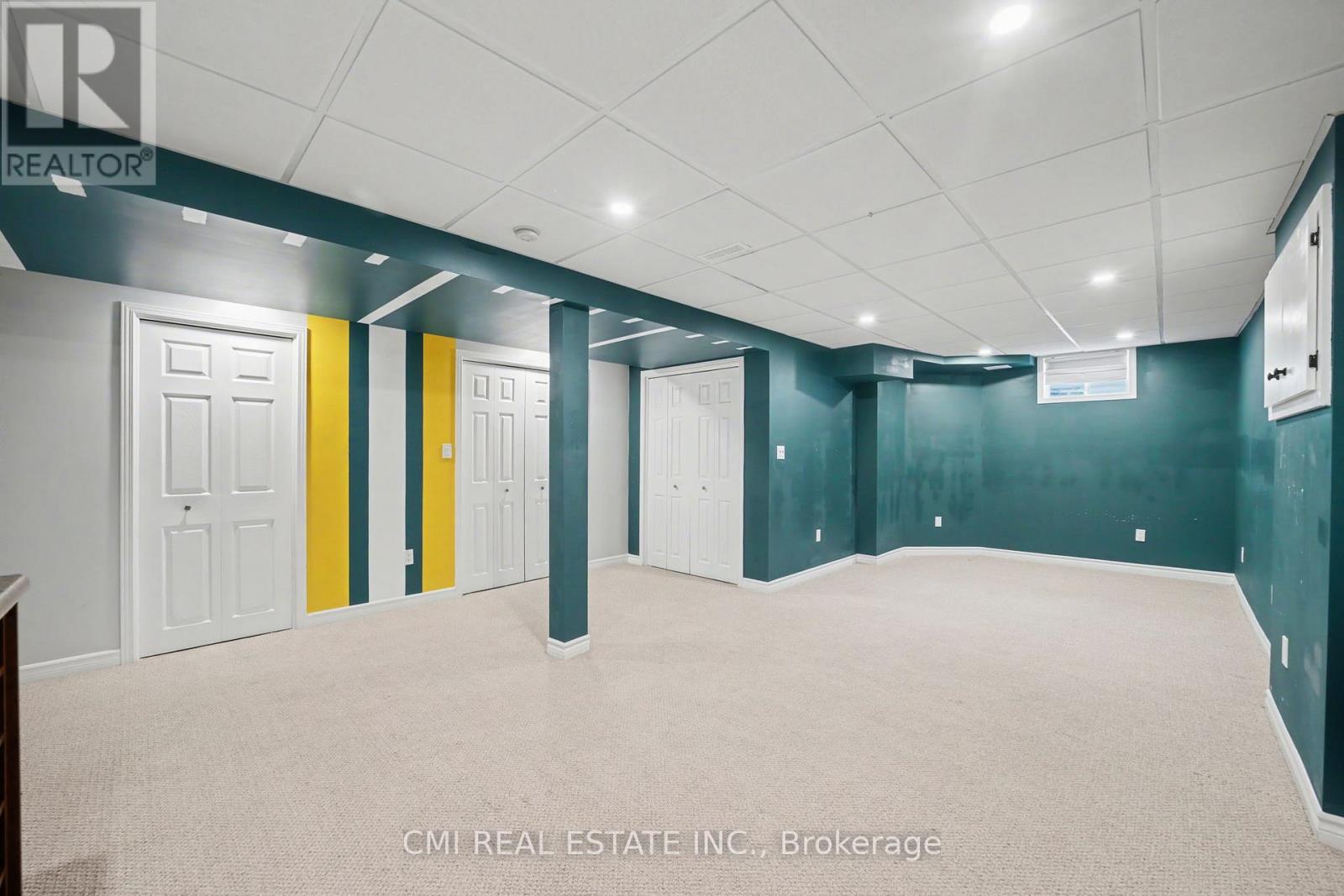 #3 5070 DRUMMOND ROAD - 34