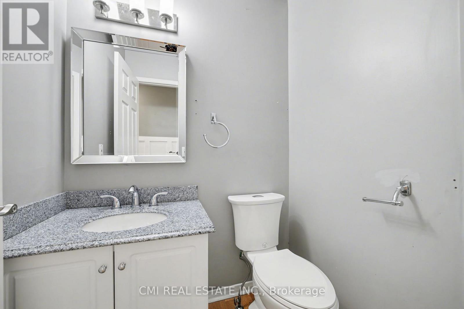 #3 5070 DRUMMOND ROAD - 35