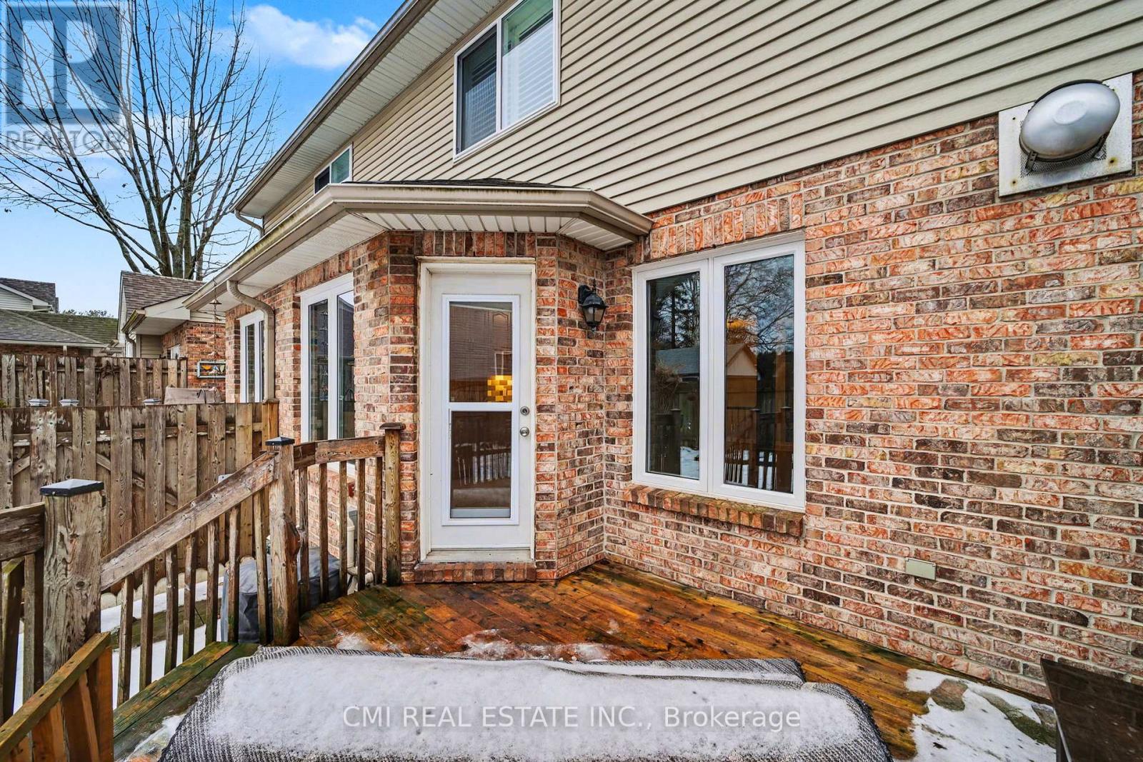 #3 5070 DRUMMOND ROAD - 40