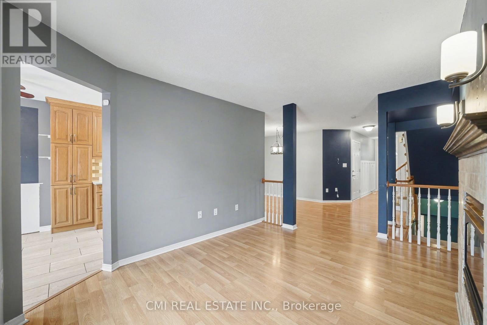 #3 5070 DRUMMOND ROAD - 7