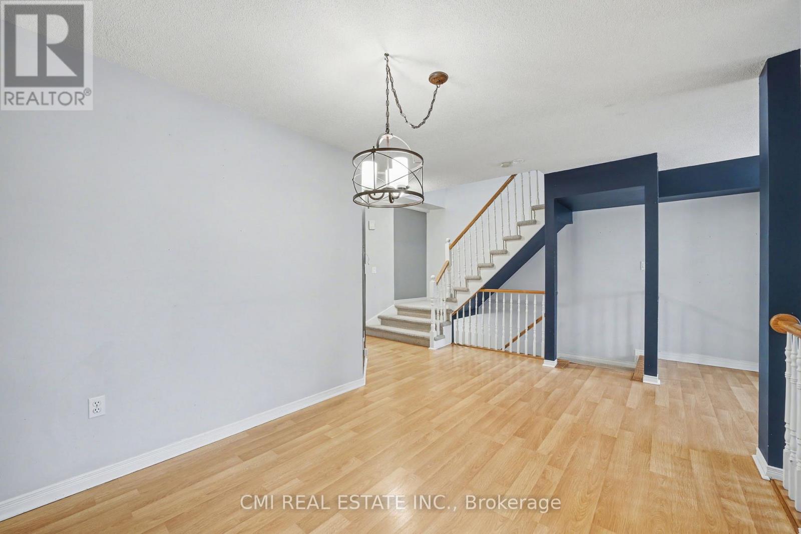 #3 5070 DRUMMOND ROAD - 9