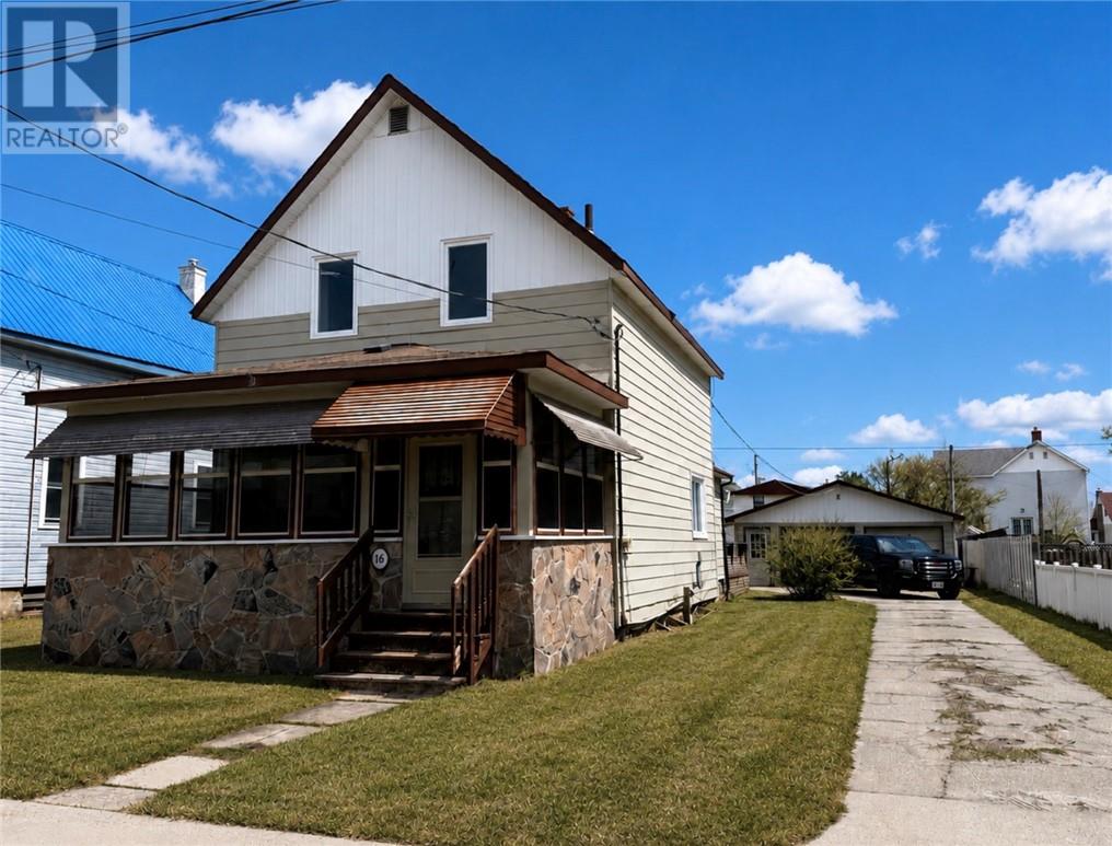 16 Lorne Street S - 1