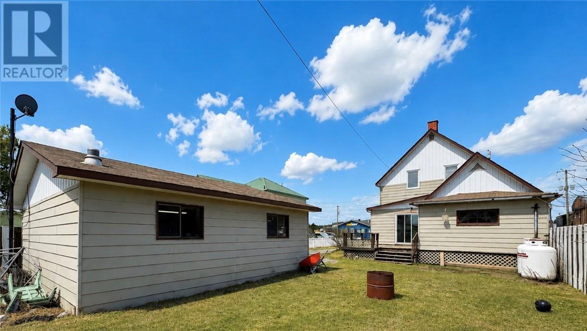 16 Lorne Street S - 2