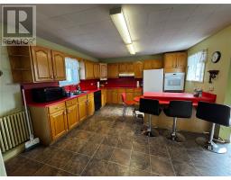 Enclosed porch - 16 Lorne Street S, Chapleau, ON P0M1K0 Photo 6