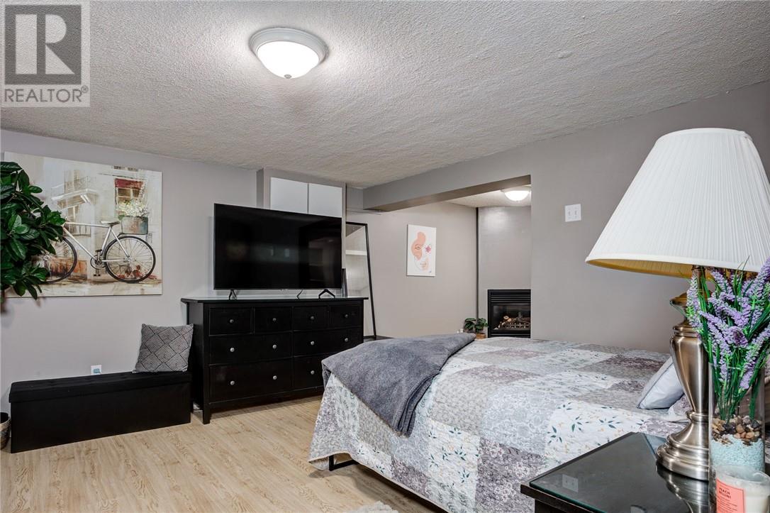 1053 Woodbine Avenue - 16