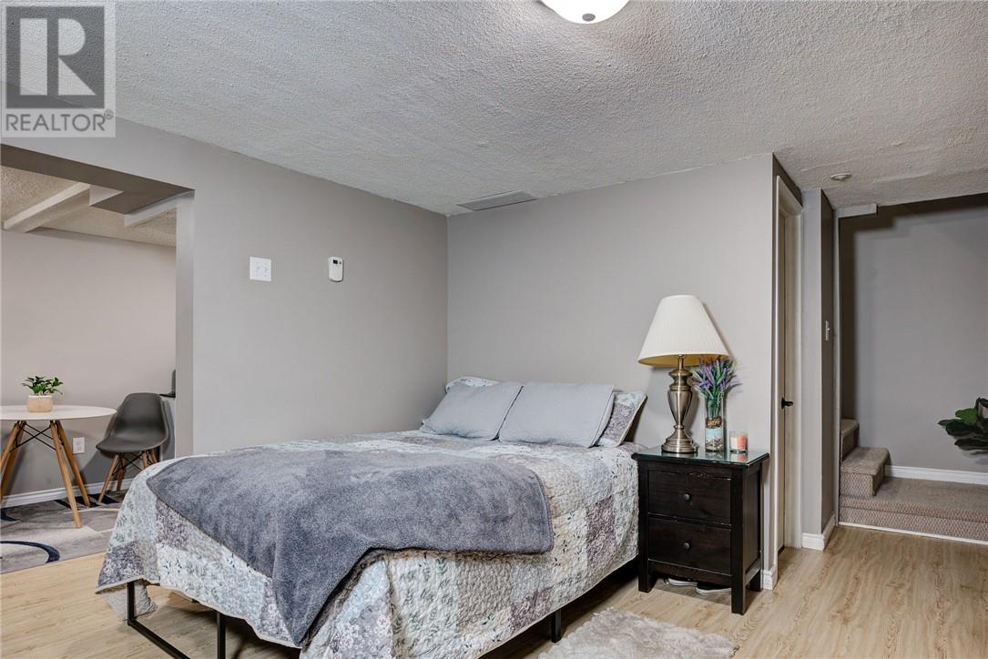 1053 Woodbine Avenue - 17